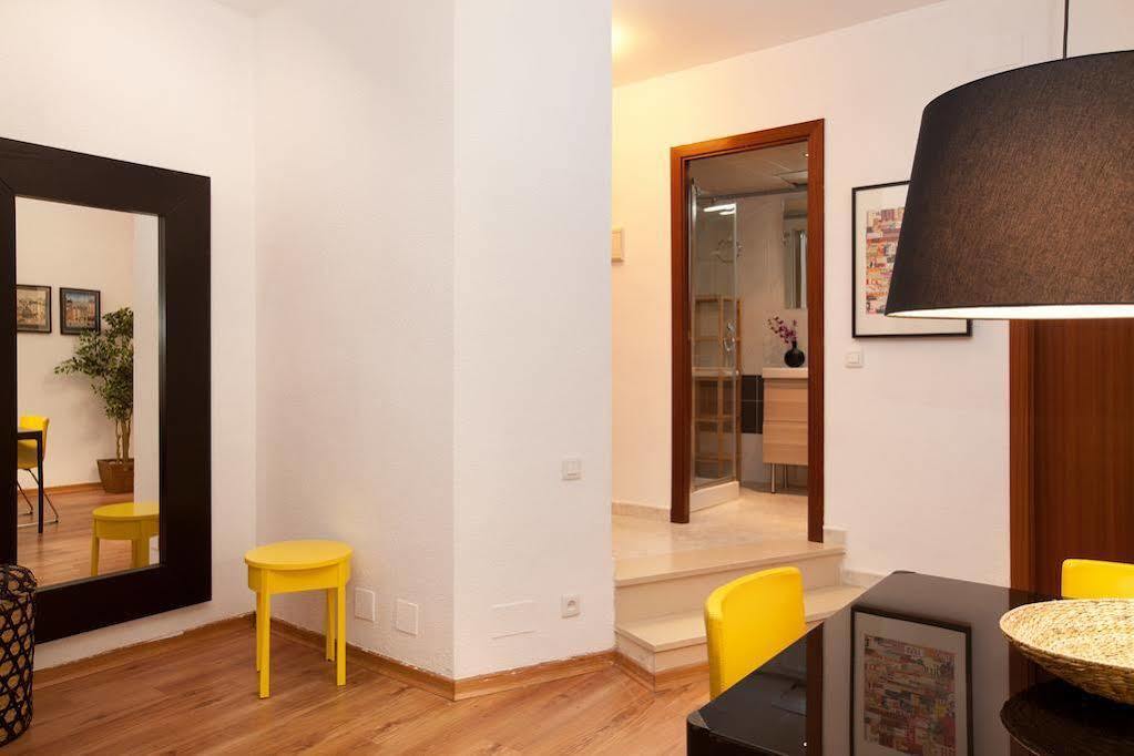 Portal Del Angel Barcelona Apartment Bagian luar foto
