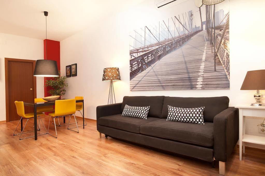 Portal Del Angel Barcelona Apartment Bagian luar foto